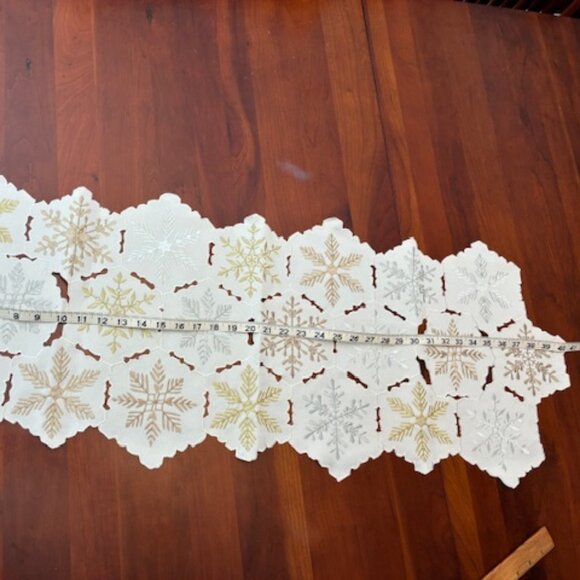 Table Runner 14.5 x 40" Metallic Snowflake Embroidered Ivory Winter Holiday - Picture 4 of 5